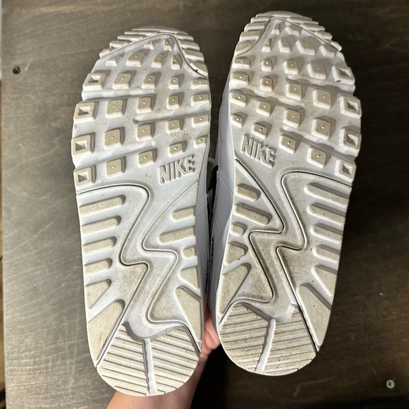 Nike Women’s Air Max 90 - Picture 3 of 7